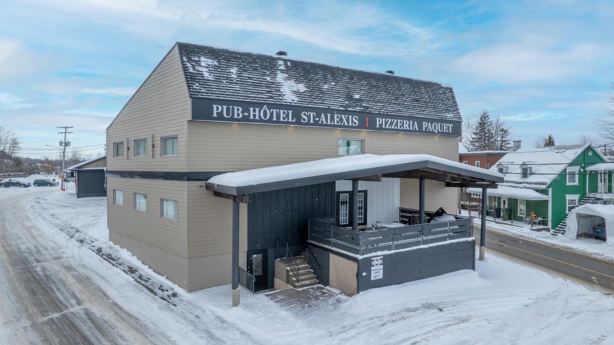 Hotel St-Alexis Saint-Raymond Екстериор снимка