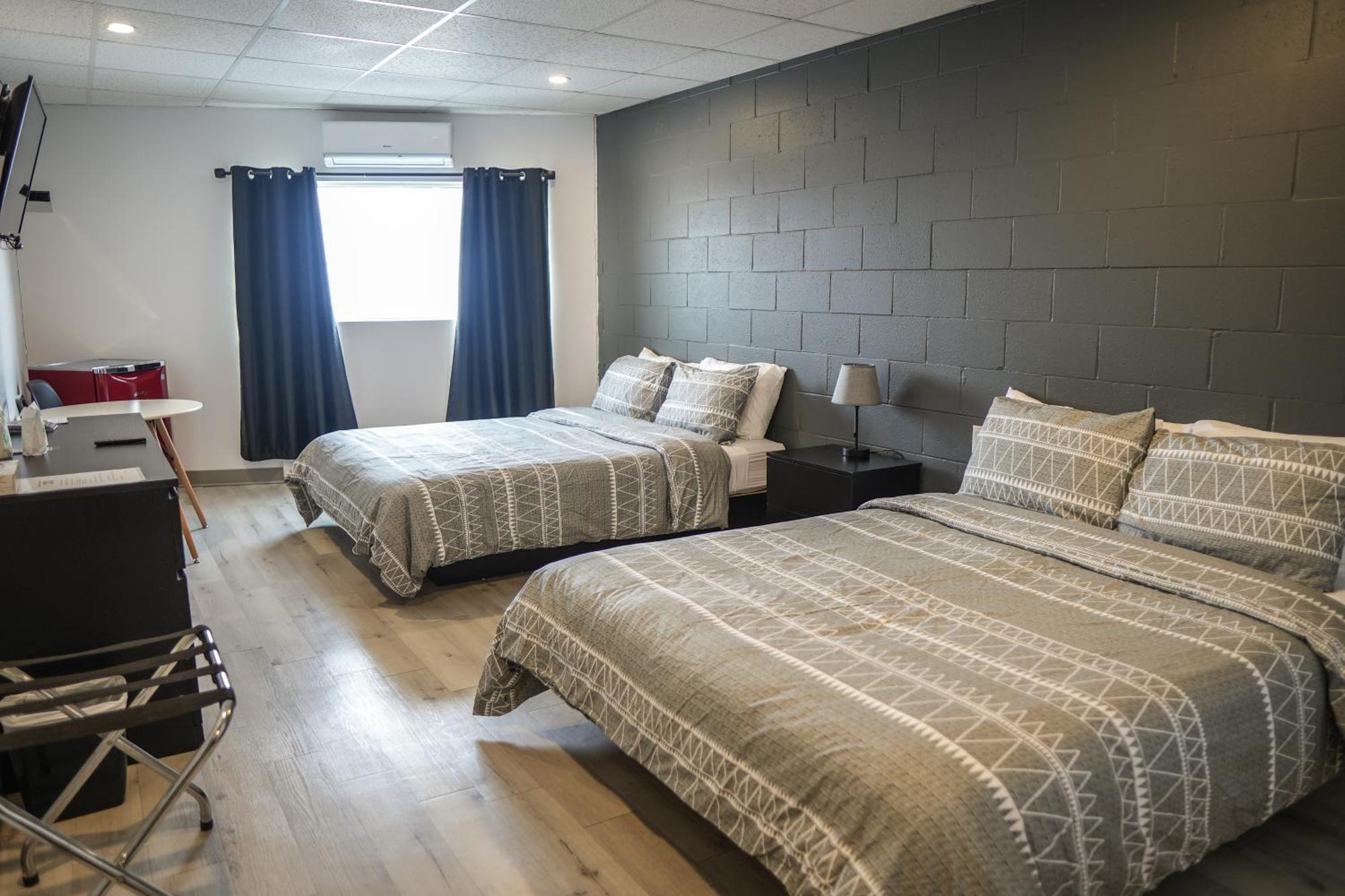 Hotel St-Alexis Saint-Raymond Екстериор снимка